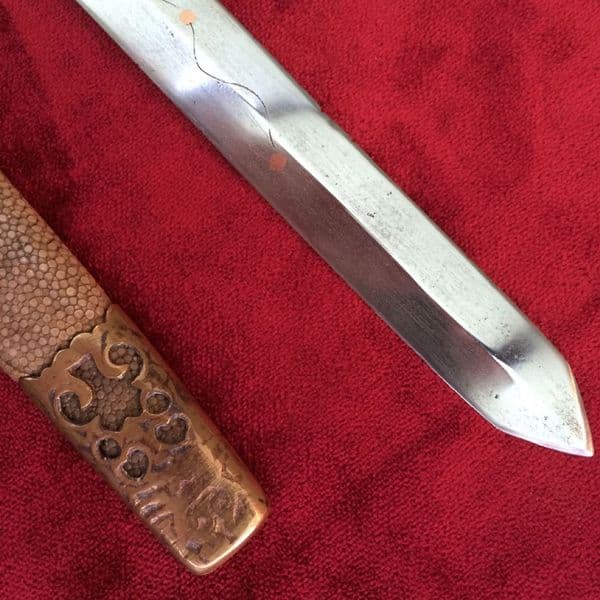 X X X  SOLD X  X X 19th century Chinese antique short sword. Good double edged blade inlaid with 7 copper inserts. Very good condition. Ref 8070.